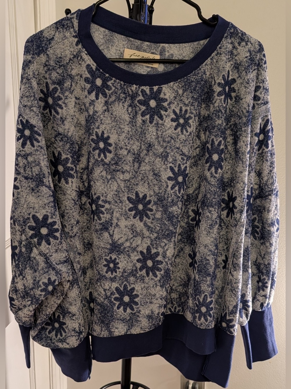 Free People Navy and Light Blue Floral Knit Pullover Size Small